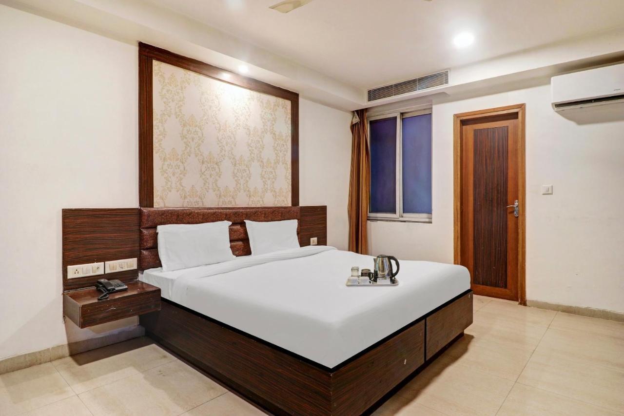 Oyo Townhouse 748 Hotel Parth Paradise Ghaziabad Eksteriør billede